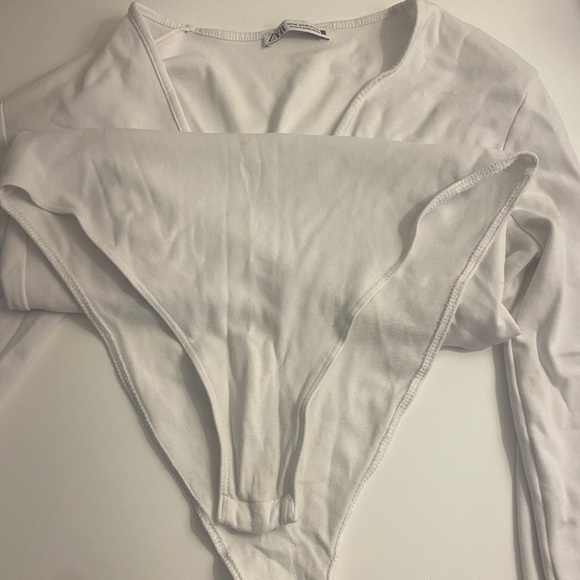 ZARA Long sleeve bodysuit — SIZE MEDIUM - Picture 3 of 3